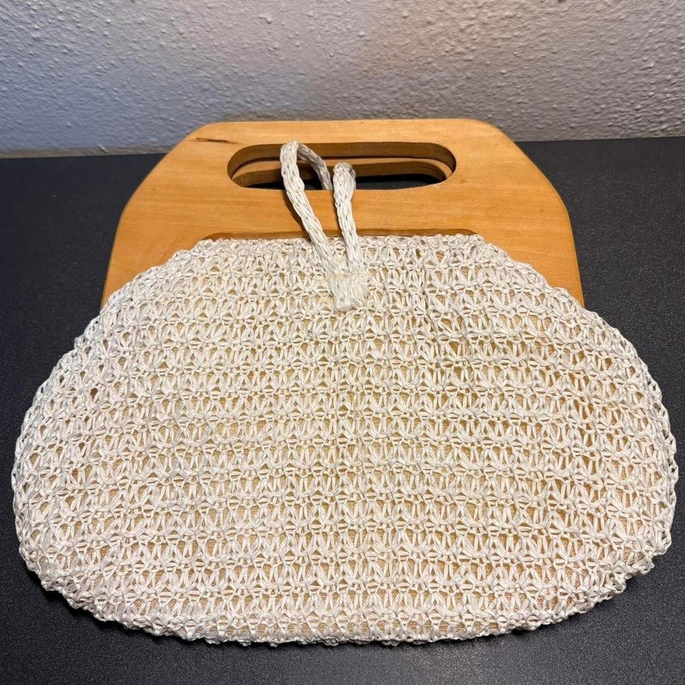 Handmade in the Philippines white/cream colored purse with wooden handle - Picture 2 of 8
